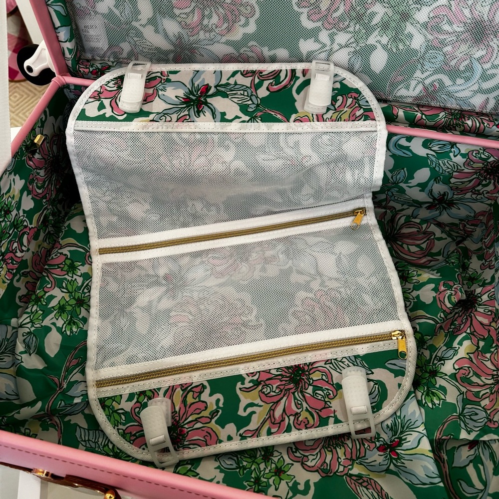 Lilly Pulitzer Pink Heritage Rolling Trunk Suitcase Limited Edition NWT - Picture 13 of 16